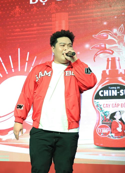  Yuno Bigboi ngẫu hứng sáng tác đoạn rap thú vị về Chin-Su. 
