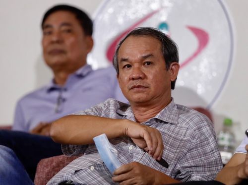  Bầu Đức chỉ xem Lee Nguyễn chứ không gặp cầu thủ này khi anh đang thuộc biên chế đội bóng khác. Ảnh: Y Kiện. 