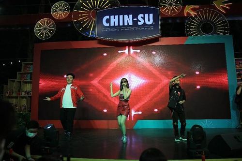 Min kết hợp cùng Justatee và Yuno Bigboi trong ca khúc “Mlem Mlem” được nhiều bạn trẻ yêu thích
