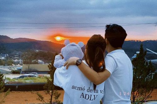 Ảnh hiếm của gia đình Nhã Phương và Trường Giang, khung cảnh cứ hệt như một bộ phim ngôn tình