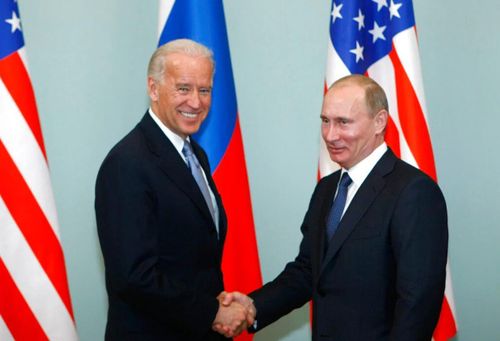Năm 2015, Tổng thống Nga Putin gặp Phó Tổng thống Mỹ lúc bấy giờ Joe Biden.