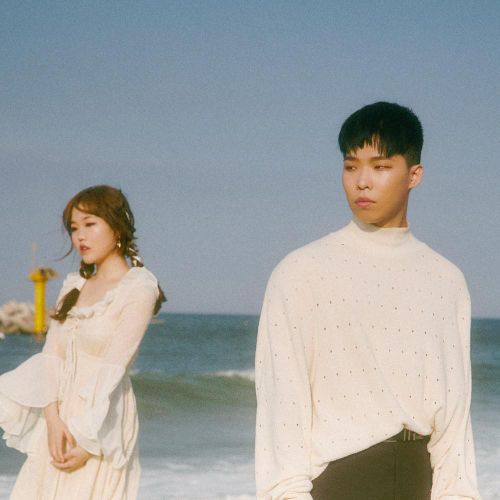 AKMU.