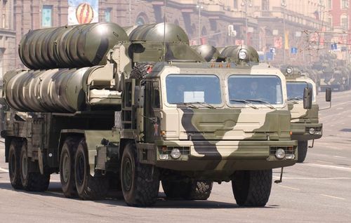 Vũ khí Trung Quốc ngoài yếu tố có giá thành rẻ hơn Nga thì theo giới phân tích, Tehran đang tỏ ra lo ngại thỏa thuận hợp tác giữa Moskva và Tel Aviv, khiến Israel nắm được bí mật vũ khí xuất khẩu.
