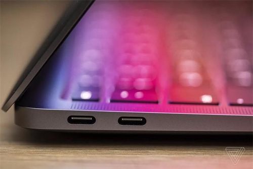 Máy có 2 cổng Thunderbolt