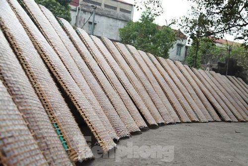 Bánh đa nem trở thành nguồn thu nhập chính của hàng trăm gia đình ở làng Thổ Hà