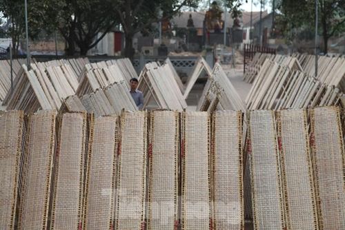 Bánh đa nem Thổ Hà được tiêu thụ ở nhiều tỉnh phía Bắc