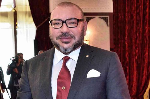  Với giá trị tài sản ước tính vào khoảng 2-8 tỷ USD, Quốc vương Mohammed VI của Maroc trở thành vị vua giàu thứ 5 thế giới. Tài sản của ông Mohammed tăng lên khi ông được thừa kế 35% cổ phần trong công ty Socíeté Nationale d'Investissement (SNI) từ người cha quá cố của mình, Vua Hassan. Ảnh: Twitter. 