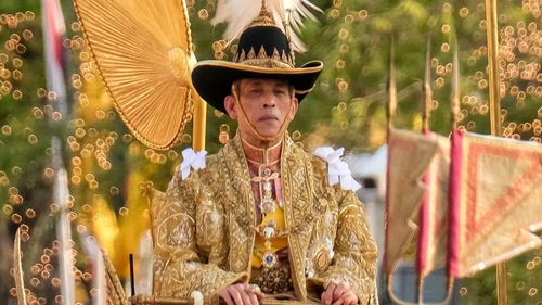  Theo Fortune, phần lớn tài sản của Vua Vajiralongkorn đến từ 23% cổ phần của ông trong Ngân hàng Thương mại Siam, một trong số công ty cho vay lớn nhất Thái Lan, và Siam Cement Group, tập đoàn công nghiệp lớn nhất xứ chùa Vàng. Danh mục đầu tư của ông cũng bao gồm khoảng 6.500 ha đất đai. Ảnh: Getty. 