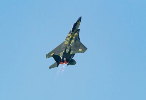 Cuộc thử nghiệm được thực hiện với nguyên mẫu tiêm kích F-15EX mang số hiệu 20-0001. Chiếc tiêm kích này đã sử dụng chế độ đốt sau để cất cánh với quãng đường băng rất ngắn, sau đó vọt lên, lấy độ cao ở góc nâng gần 90 độ.