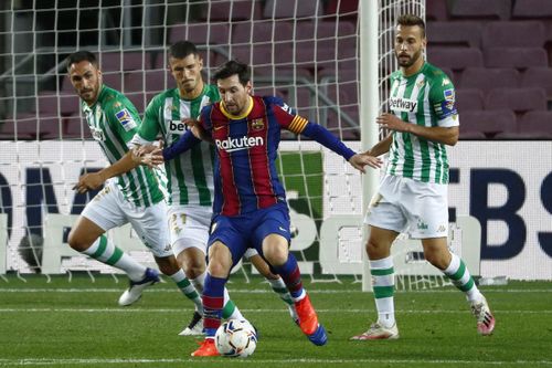 Barca hứa hẹn trận đấu khó khăn trên sân của Betis