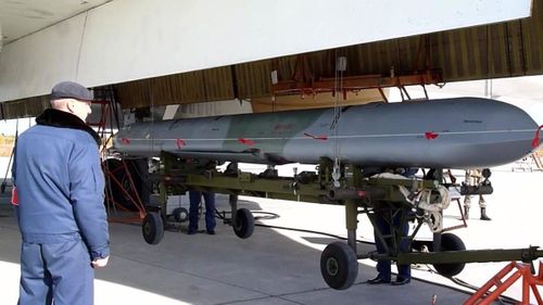Như vậy, với tên lửa Kh-101 cùng với các loại máy bay ném bom chiến lược tầm xa như Tu-160, Tu-95MS, Tu-22M3, cho cho phép Không quân Nga có khả năng tấn công chính xác tầm siêu xa. Ưu thế này trước kia chỉ giành cho quân đội Mỹ.