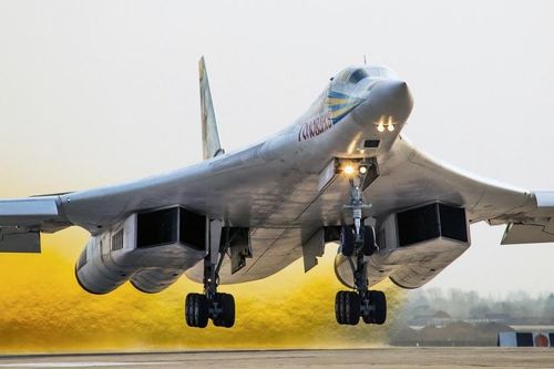 Ví dụ, với máy bay ném chiến lược Tu-160M2, bay từ căn cứ không quân Engels ở vùng lãnh thổ thuộc châu Âu của Nga, với bán kính 6.000 km; sau đó phóng đi một loạt tên lửa Kh-101 vào các mục tiêu trên khắp Châu Âu, Trung Đông, Bắc Phi, Trung Quốc, mà không cần phải rời khỏi không phận nước Nga.