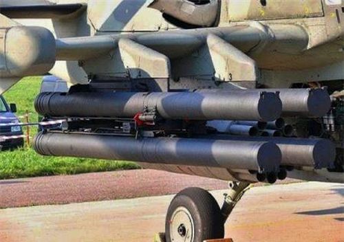  Sau khi được thử lửa tại Syria, KBP đã bổ sung cho tên lửa và bệ phóng một công cụ phát hiện mục tiêu là radar hay máy bay không người lái (UAV). Đạn tên lửa của Hermes là loại phá-mảnh, nhưng tên lửa không tấn công vỗ mặt mà từ bên trên vào nơi xe tăng có vỏ giáp mỏng nhất, còn ở các công trình phòng ngự mặt đất thì lớp bê tông ở đó là mỏng nhất. 