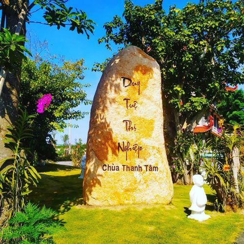 Ngôi chùa còn có tên gọi khác là Thanh Tâm hay Phật Cô Đơn. Ảnh: Ryan_the.stranger, manuslandrichstar.