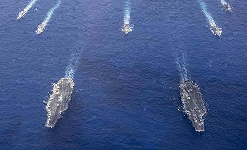 Hôm 9-2, hai nhóm tác chiến tàu sân bay USS Theodore Roosevelt và USS Nimitz cùng “thực hiện các cuộc diễn tập tăng cường khả năng tương tác cũng như đảm bảo khả năng chỉ huy và kiểm soát”, hải quân Mỹ cho biết.