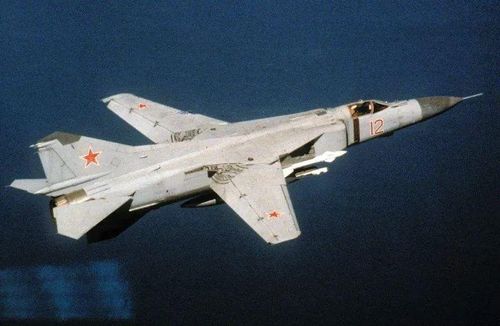 Vì lý do này, Syria quyết tâm mua một lô máy bay hiện đại nhất từ Liên Xô, thương hiệu hàng đầu trong số đó là tiêm kích MiG-23, loại chiến đấu cơ từng gây chấn động thế giới phương Tây.