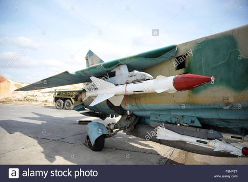 Ngoài khả năng mang đạn tên lửa đối không tầm trung, MiG-23MF còn có thể mang 4 tên lửa tầm gần R-60 dẫn đường bằng tia hồng ngoại. Tuy nhiên, tác chiến tầm gần rõ ràng không phải là thế mạnh của MiG-23, và nó sẽ không chiếm được lợi thế trước F-16 vốn nổi tiếng nhanh nhẹn.