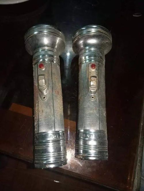 Chiếc đèn pin huyền thoại này cũng đã gắn liền với cả một thời tuổi thơ của thế hệ 7X,8X,9X đời đầu.