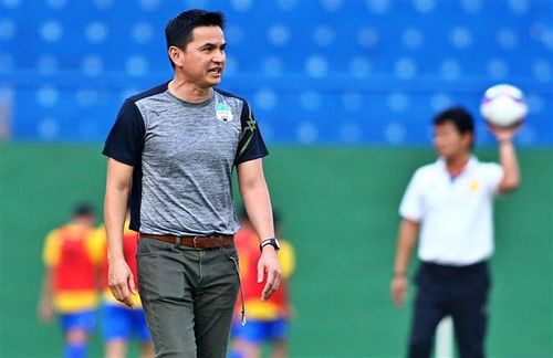 HLV Kiatisuk và Lee Nguyễn không cùng quan điểm khi bầu Đức để cả hai làm việc chung cách đây 11 năm. Ảnh: Quang Thịnh.