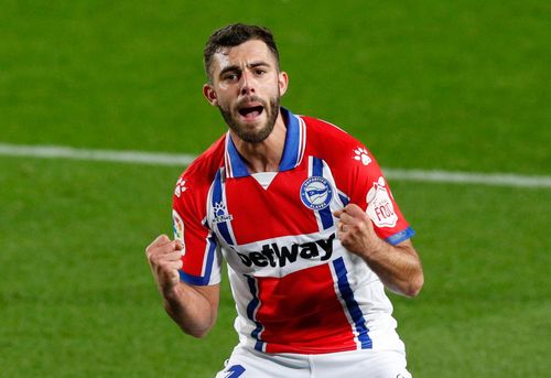  Thế trận không có sự thay đổi trong hiệp 2. Barca vẫn thi đấu với đội hình dâng cao. Đội chủ nhà gặp đôi chút khó khăn, khi để Alaves có bàn rút ngắn tỷ số, sau sai lầm của cầu thủ trẻ Moriba. Tuy nhiên, đây cũng là tất cả những gì đội khách có được tại Camp Nou. 