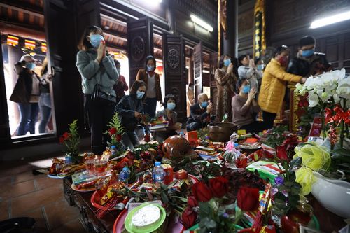 Số lượng mâm lễ cầu duyên tăng đột biến vào thời điểm cận kề ngày Valentine.
