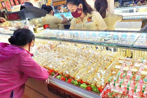 Những bất ổn địa chính trị và căng thẳng trong quan hệ Mỹ - Trung… sẽ khiến vàng tiếp tục biến động khó lường. Ảnh: TL