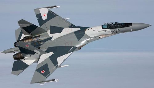 Thứ sáu là Ѕukhоі Ѕu-35 của Ngа, là tiêm kích thế hệ 4++ hiện đại nhất của không quân Nga. Su-35 được trang bị radar với tầm trinh sát tới 400 km. Nó còn được trang bị động cơ kiểm soát vector lực đẩy đem lại khả năng cơ động siêu việt trong không chiến cự ly gần.