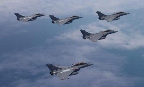Giới quan sát cho rằng Rafale vượt qua MiG-35 và cả Su-35, trong một số tình huống nhất định. Điểm yếu của loại chiến đấu cơ này là đắt ngang ngửa với F-35 là chiến đấu cơ tàng hình của Mỹ.