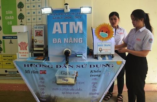  Hai nữ sinh Võ Lê Xuân Thủy và Hồ Nguyễn Minh Thư