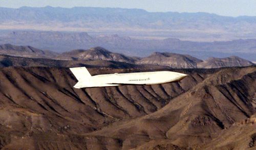 AGM-158 lần đầu tham gia thực chiến ngày 14/4/2018, khi 19 quả đạn tăng tầm AGM-158B JASSM-ER được phóng từ oanh tạc cơ B-1B Lancer nhằm vào các mục tiêu ở Syria.