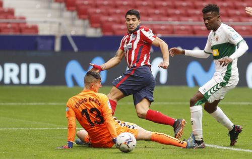  Luis Suarez vẫn là ngòi nổ đáng gờm nhất của Atletico Madrid. Ảnh: Getty. 