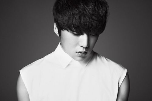 Bên cạnh đó, Seung Yoon còn tham gia sáng tác và sản xuất nhiều ca khúc của nhóm. Ảnh: FB.
