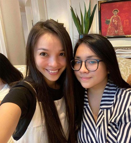 Khi con gái bước vào tuổi dậy thì, có những biến chuyển về tâm lý và không muốn giao tiếp với mẹ, Hiền Thục rất buồn nhưng cô tìm cách tiếp cận con bằng tin nhắn, thư tay.