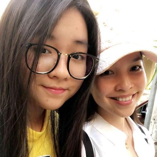 Thường xuyên chia sẻ về con gái, tuy nhiên mới đây khi chia sẻ việc con viết sai chính tả, Hiền Thục và con gái đã gặp một số chỉ trích của cư dân mạng.