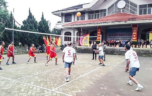 Người cao tuổi huyện Gio Linh tích cực luyện tập thể thao để nâng cao sức khỏe - Ảnh: H.T
