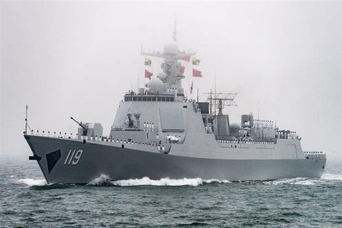 Tàu khu trục hạng nặng Type 055 của Trung Quốc.