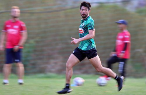  Lee Nguyễn sẽ có trận đấu thứ 2 ở V.League 2021. Anh tự tin đủ sức chơi trọn vẹn 90 phút. "Bên Mỹ tốc độ bóng còn nhanh hơn nhưng tôi phải làm quen với nhịp độ thi đấu ở đây. Chúng tôi đã mổ băng đội Quảng Ninh và sẵn sàng kiếm 3 điểm", Lee Nguyễn chia sẻ. 