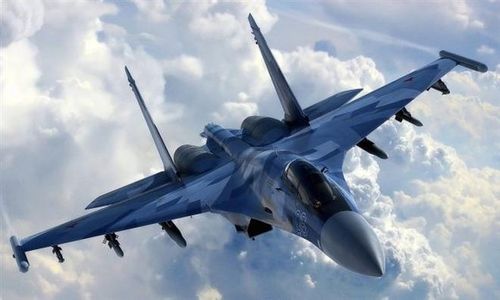 Đứng thứ hai trong bảng xếp hạng là tiêm kích đa năng Su-35 của Nga. Theo mô tả của ấn phẩm, Su-35 được thiết kế cho nhiệm vụ đánh chặn và tiêu diệt tất cả các loại mục tiêu trên không, đồng thời tác chiến giành ưu thế trên không. Máy bay Su-35 cũng có khả năng phá hủy cơ sở hạ tầng mặt đất được bảo vệ bởi hệ thống vũ khí phòng không. Ngoài ra, Su-35S được trang bị pháo 30mm, có 12 điểm treo. Chúng có thể phát hiện mục tiêu ở khoảng cách trên 400 km. Radar của Su-35S có thể theo dõi đồng thời 30 mục tiêu. Phạm vi bay của máy bay chiến đấu trong điều kiện không cần tiếp nhiên liệu là hơn 3.500 km.