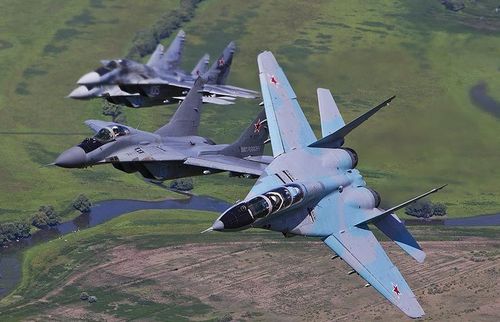 Một trong những phi công của lực lượng không quân Mỹ, người cũng đã lái chiếc MiG-29 cho biết: “Khả năng của MiG-29 tương đương và đôi khi còn vượt trội F-15 và F-16 trong một số khía cạnh".