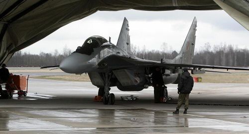 Một trong những điểm mạnh của MiG-29 là khả năng cơ động, đặc biệt là ở mặt phẳng thẳng đứng, mang lại lợi thế lớn trong các cuộc đấu tay đôi trên không ở cự ly gần.