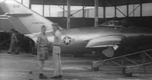 Sau một trận không chiến ở phía tây bắc Bình Nhưỡng vào ngày 9/7/1951, một chiếc MiG-15 của Triều Tiên bị rơi ở vùng nước nông ngoài khơi bờ biển phía tây Triều Tiên. Máy bay trinh sát của Anh đã tìm thấy chiếc MiG-15, nhưng một đội thu hồi của Không quân Mỹ đã không thể lấy nó.