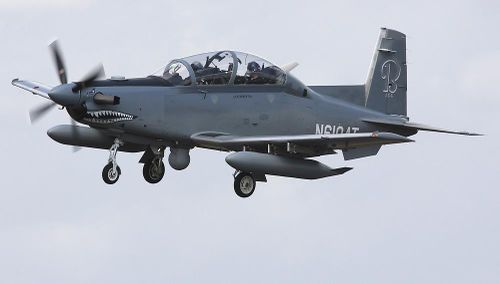 AT-6B là cường kích có sức mạnh đáng nể, đây chính là biến thể của loại máy bay huấn luyện T-6A do Mỹ sản xuất, thích hợp với các nước có tiềm lực quân sự vừa và nhỏ.