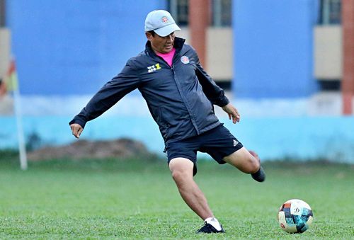  HLV Shimoda thay ông Vũ Tiến Thành dẫn dắt CLB Sài Gòn từ vòng 4 V.League 2021. Đây sẽ là trận ra mắt của tân thuyền trưởng người Nhật Bản với khán giả TP.HCM. Ông nói mình không có áp lực gì, chỉ mong cầu thủ chơi hết sức. 