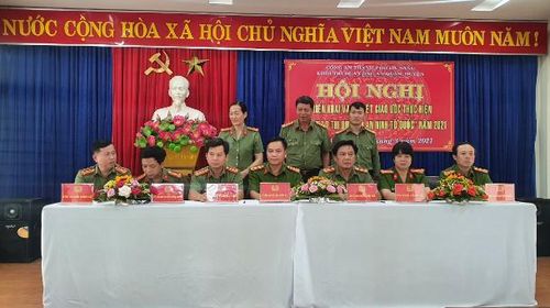 Các đơn vị ký kết giao ước thi đua.