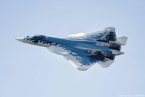 Các thông số của tiêm kích Su-57 vẫn đang được giữ bí mật, vậy nên chưa thể phân tích rõ xem loại máy bay này mang theo được bao nhiêu vũ khí và có bán kính chiến đấu tối đa là bao nhiêu.