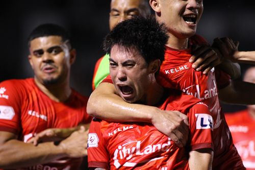 Lee Nguyễn có bàn thắng khai hỏa ở V.League 2021. Ảnh: Quang Thịnh.