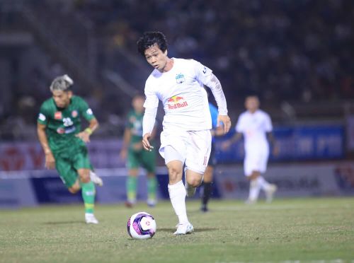 Công Phượng được chờ đợi ghi bàn vào lưới Hà Tĩnh, qua đó đưa HAGL lên ngôi đầu bảng V.League 2021.