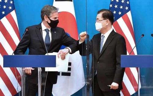  Ngoại trưởng Mỹ Antony Blinken và Ngoại trưởng Hàn Quốc Chung Eui Yong gặp nhau ở Seoul hôm 16/3. Ảnh: AFP. 