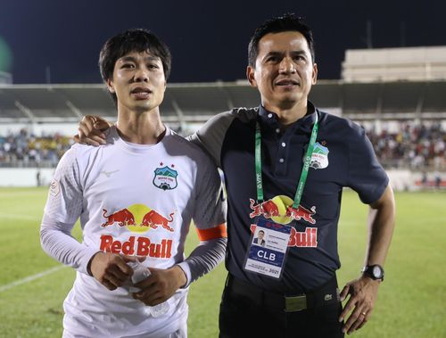 Chiến thắng trước CLB TP.HCM tiếp tục cho thấy sự cao tay của "Zico Thái", thuyền trưởng HAGL liên tục có những thay đổi nhân sự đem đến sự bất ngờ cho những đối thủ.