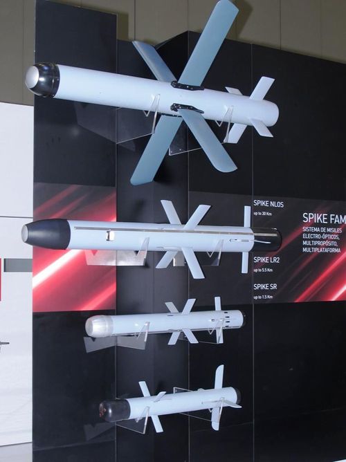 Spike NLOS là một phiên bản của dòng tên lửa Spike, trong đó có các phiên bản tầm ngắn Spike-SR (trang bị cho bộ binh), có tầm bắn từ 50 mét đến 1.500 mét. Phiên bản Spike-MR (sử dụng cho bộ binh và lực lượng đặc biệt), có tầm bắn từ 200 mét đến 2.500 mét.